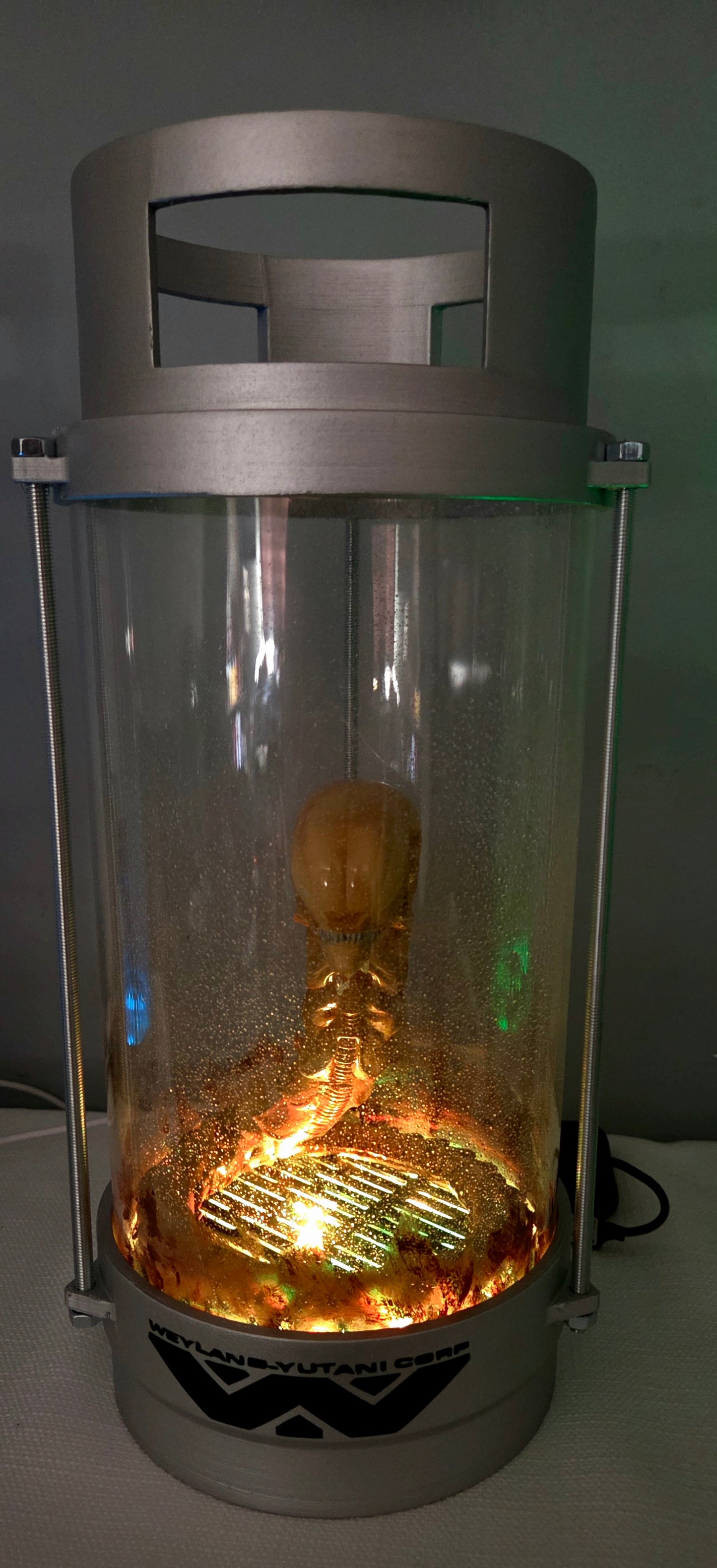 Chestburster containment unit